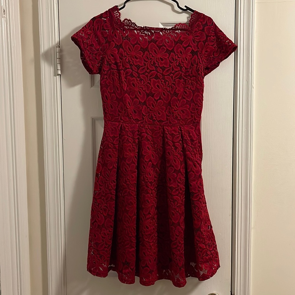 Red lace short sleeve dress